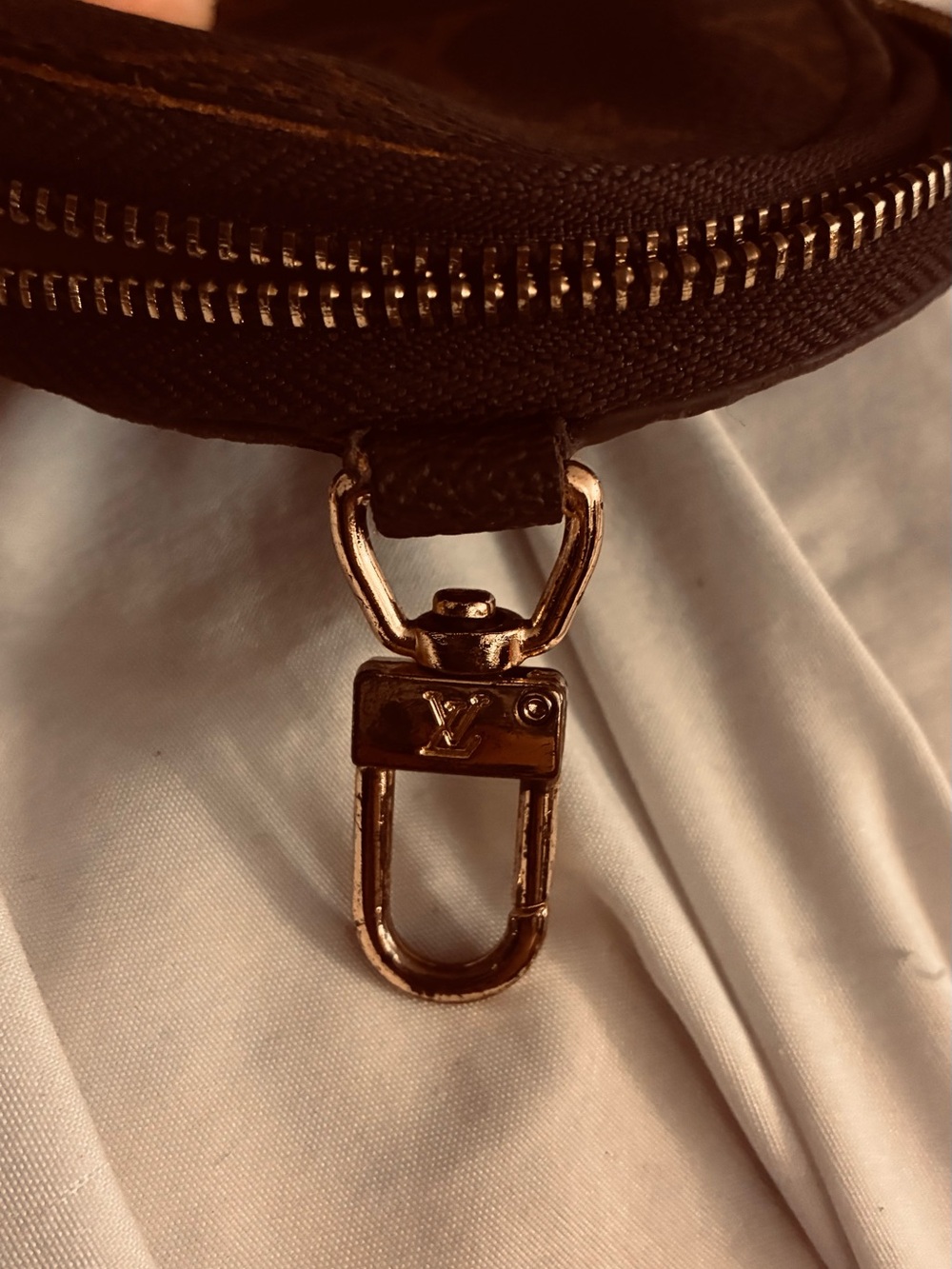 Louis Vuitton Beige Round Leather Coin Pouch with Zipper - Picture 7 of 8